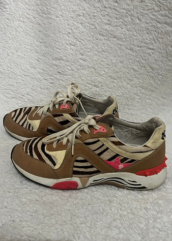 40 Beden Kahverengi Zebra Desenli Bağcıklı Kadın Spor Ayakkabı