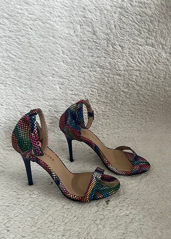 Renkli Yılan Desenli Stiletto Topuklu Kadın Ayakkabı