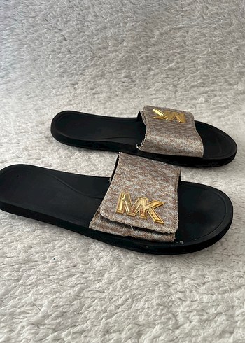 MK Logolu Siyah Tabanlı Kadın Terlik - Görsel 2