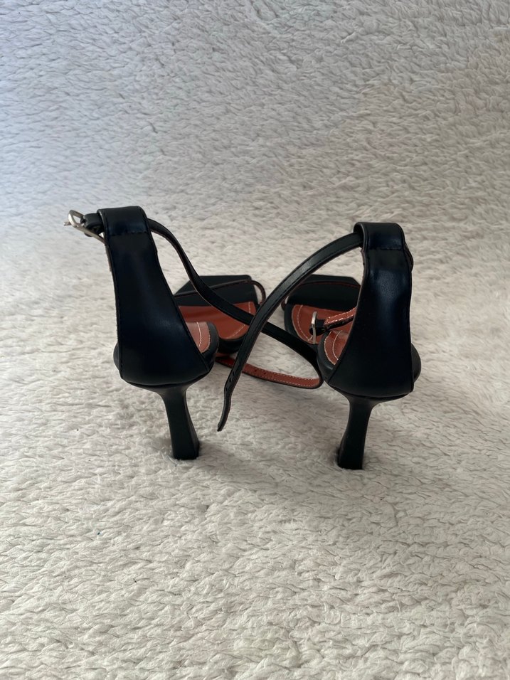 Siyah Minimalist Stiletto Topuklu Kadın Sandalet - Görsel 3