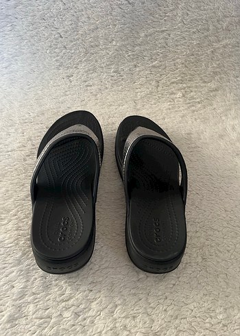 Crocs W9 Gri Yılan Desenli Dolgu Topuklu Kadın Terlik - Görsel 4