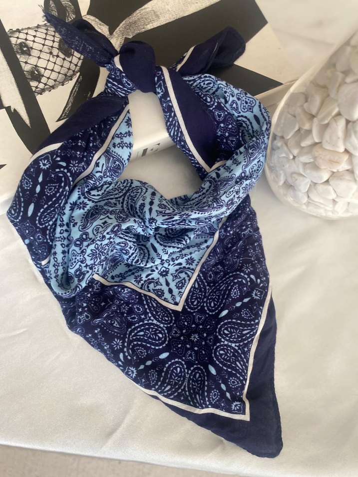 Bohem Tarzda Lacivert Desenli Kadın Fular - Görsel 3