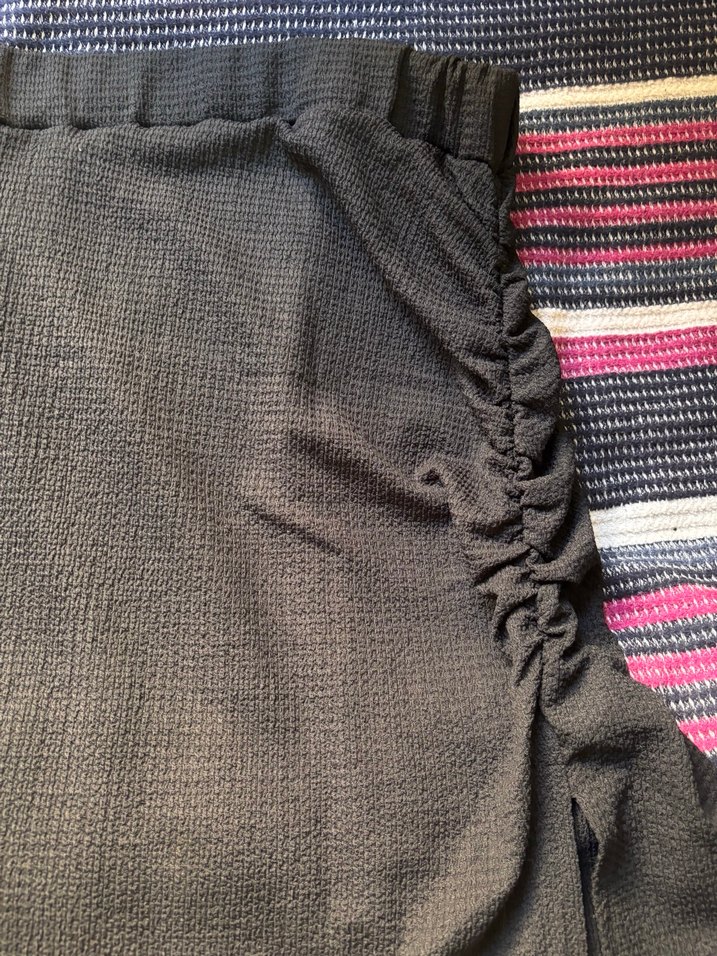 Siyah Pilili Uzun Etek - Görsel 2