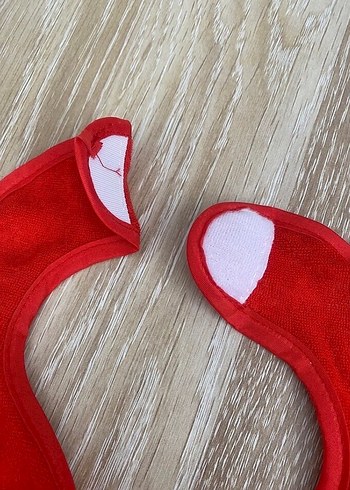 Renkli Baskılı Kırmızı Bebek Önlüğü - Görsel 3