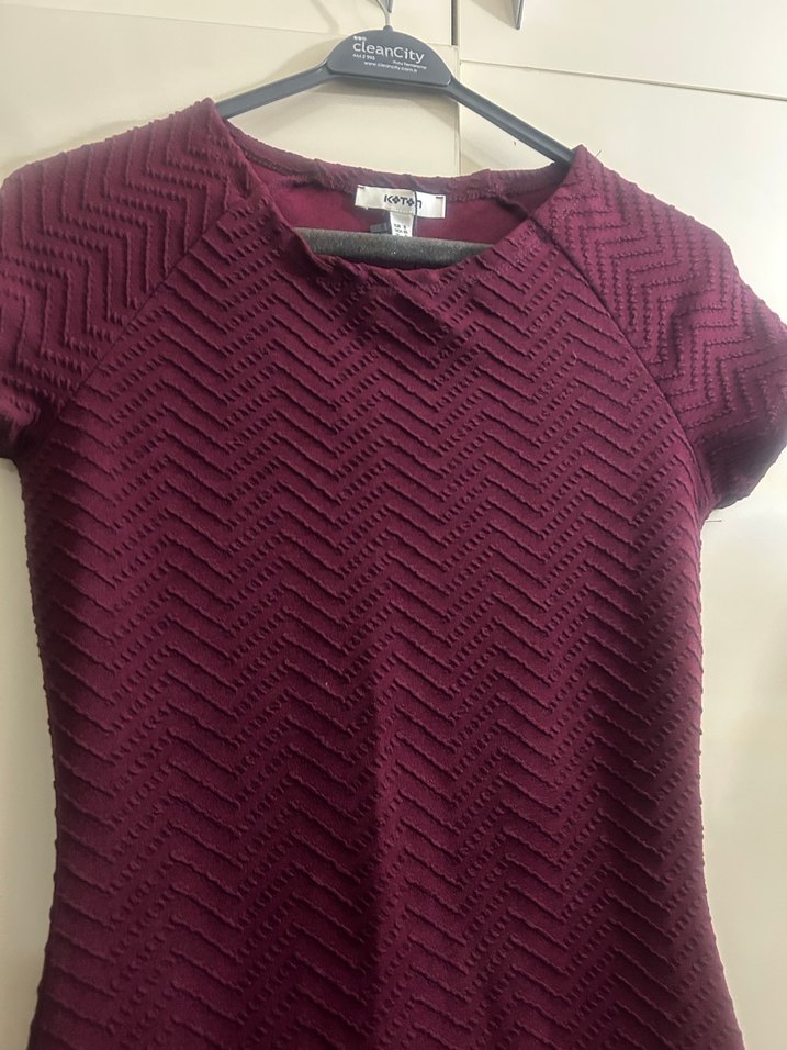 Bordo V Yaka Kısa Kollu Midi Elbise - Görsel 3