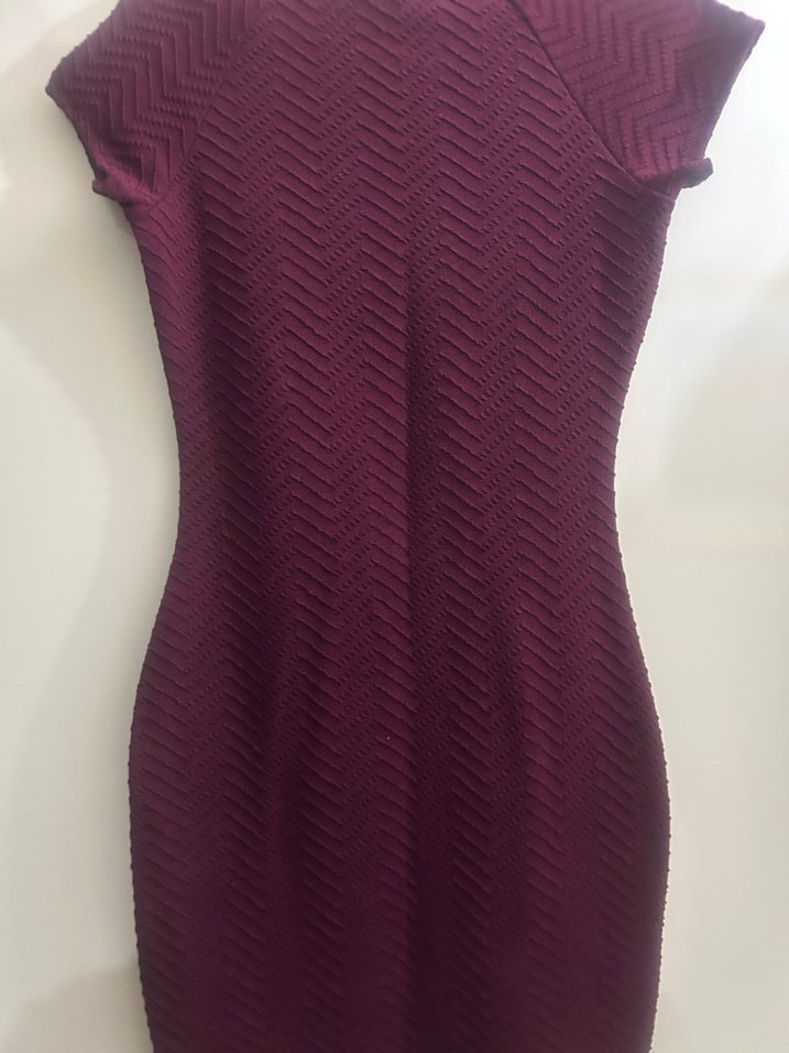 Bordo V Yaka Kısa Kollu Midi Elbise - Görsel 4