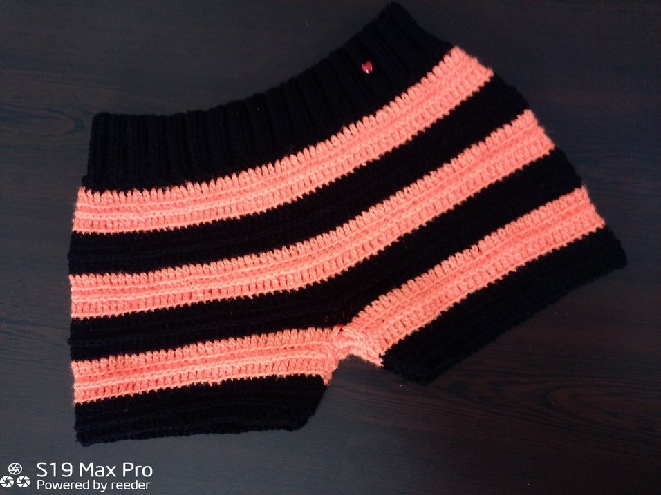 Renkli Çizgili Kadın Triko Mini Şort - Görsel 3