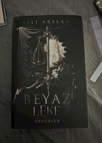 Beyaz Leke - Aslı Arslan
