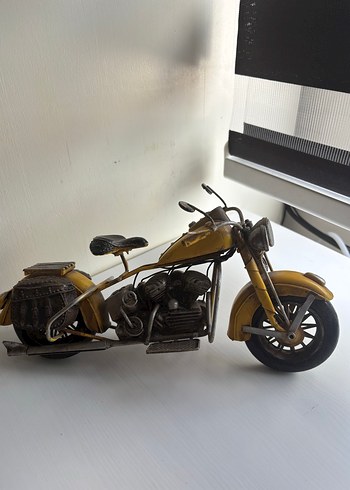  Beden Vintage Sarı Renkli Metal Motosiklet Modeli