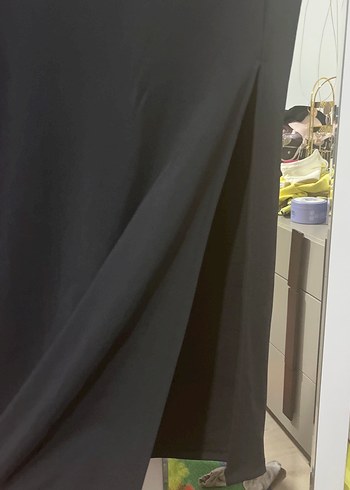 Diğer Siyah Midi Düz Kesim Yırtmaçlı Etek