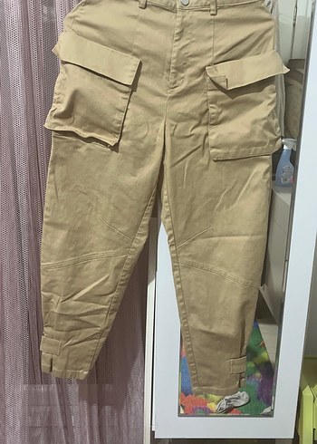 Bej Kadın Kemerli Rahat Kesim Pantolon