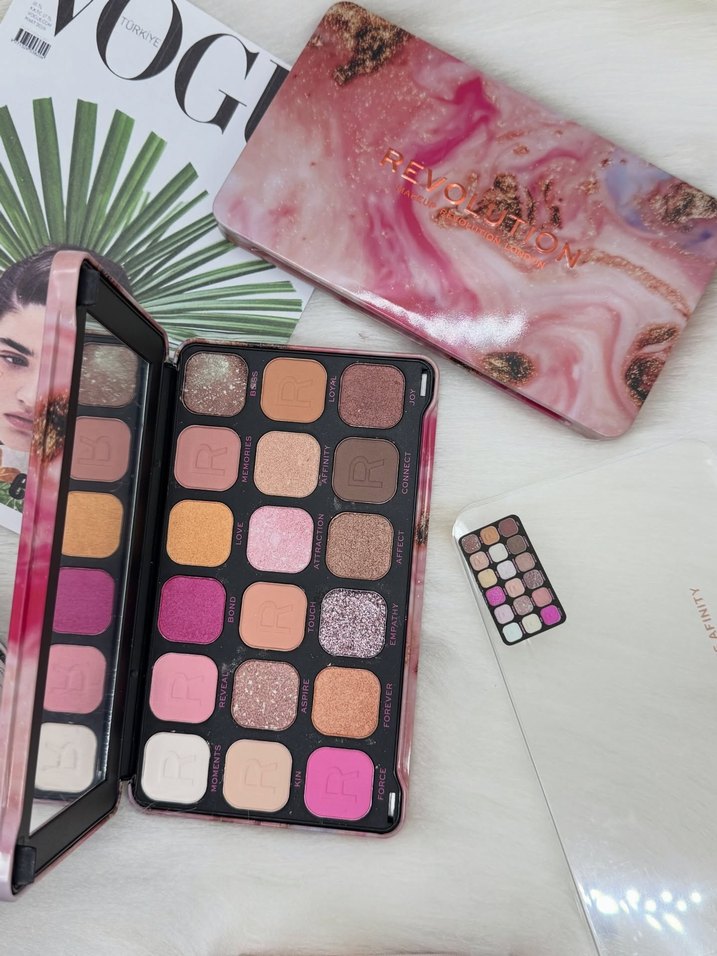 Pembe Tonlarda Canlı Göz Farı Paleti - Görsel 2