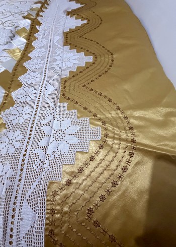 İşlemeli Beyaz Parlak Yatak Örtüsü - Görsel 4