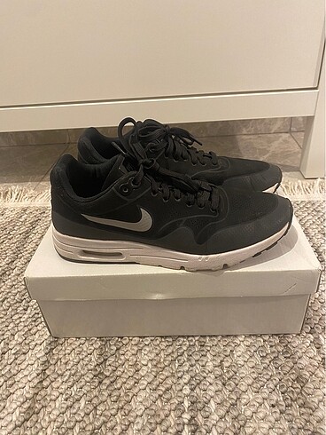Nike Air spor ayakkabı