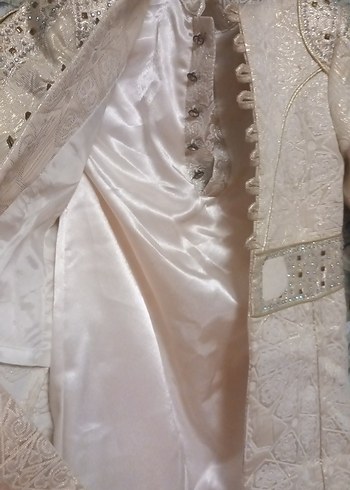 İşlemeli Beyaz Düğmeli Erkek Çocuk Takımı - Görsel 4