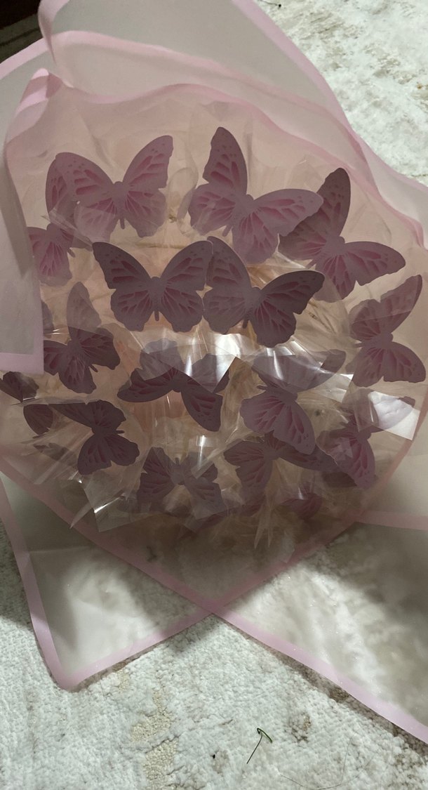 Şeffaf Pembe Kelebek Desenli çiçek buketi - Görsel 2