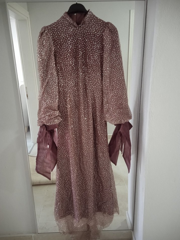 Uzun Kol, Yüksek Yakalı Mor Elbise - Görsel 2