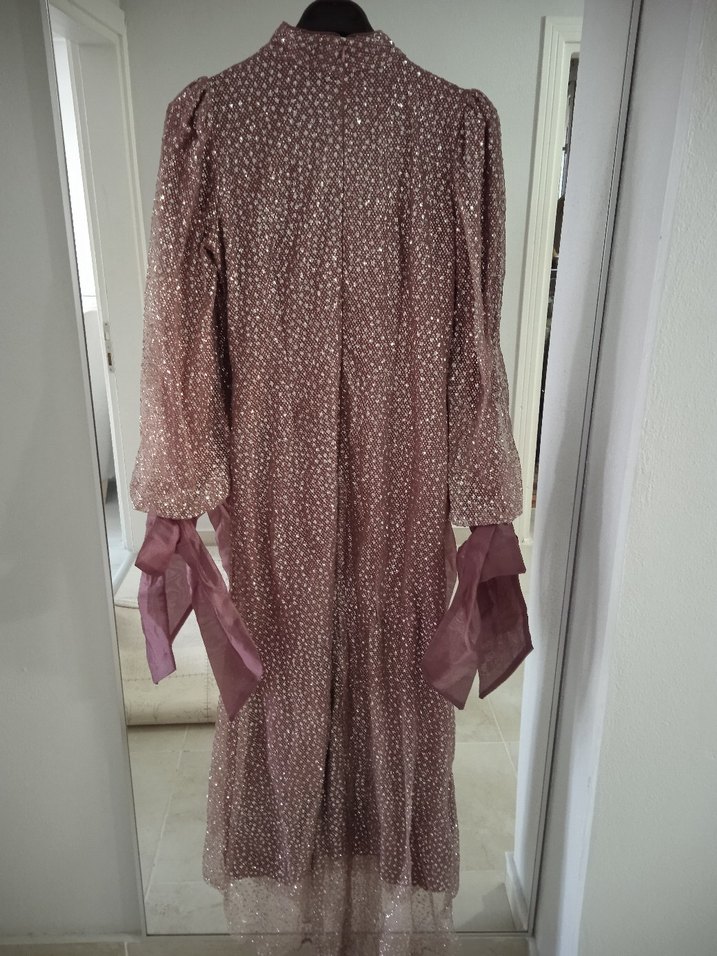 Uzun Kol, Yüksek Yakalı Mor Elbise - Görsel 3