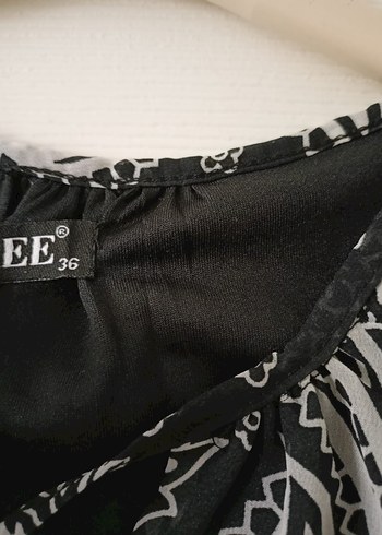 siyah beyaz şekilli fırfırlı transparan kollu bluz - Görsel 6