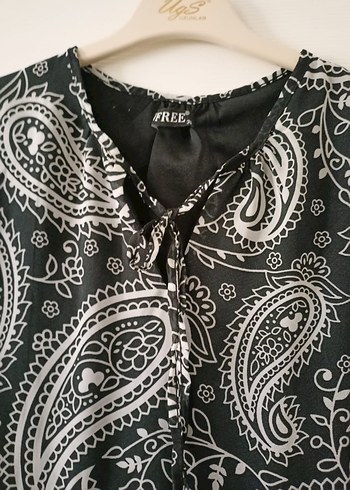 siyah beyaz şekilli fırfırlı transparan kollu bluz - Görsel 7