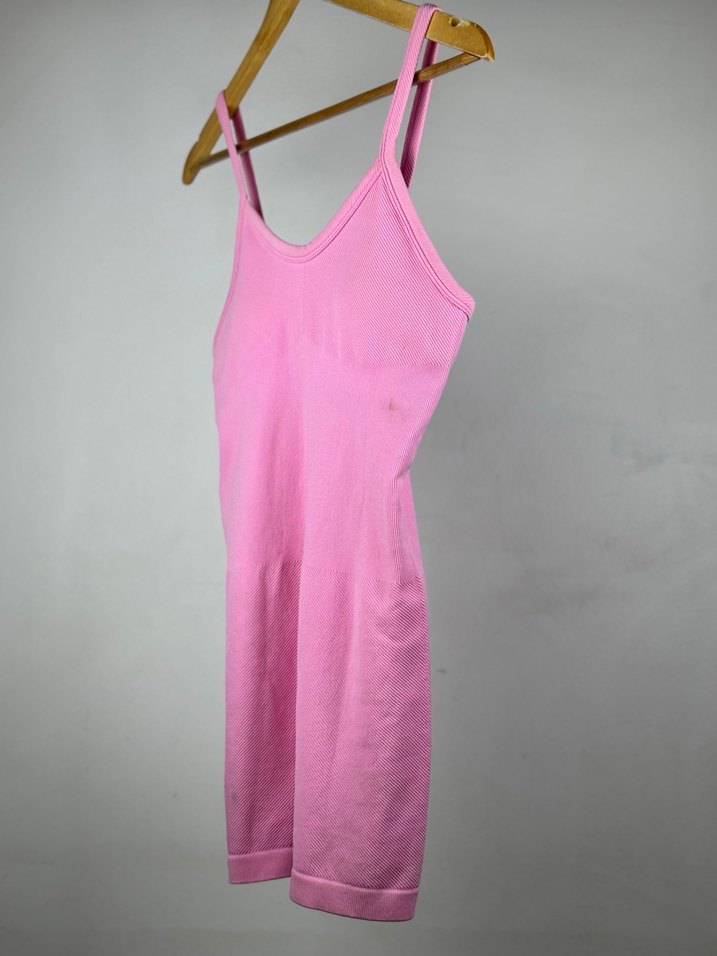 Pembe V Yaka Kadın Atlet - Görsel 3