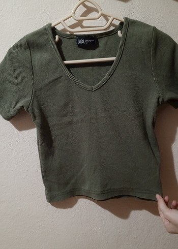 Kadın Haki V Yaka Kısa Kollu Crop Top