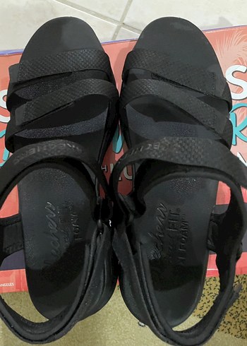 40 Beden Skechers Siyah Cırt Cırtlı Spor Kadın Sandalet