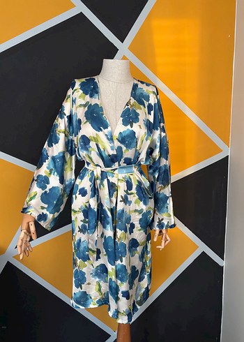LC Waikiki Mavi Çiçekli Uzun Kadın Kimono