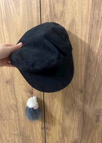 Bershka Siyah Süet Püsküllü Kadın Bere