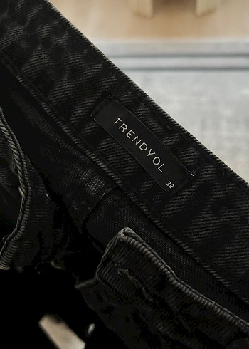 32 Beden Siyah Regular Fit Yırtık Kadın Kot Pantolon