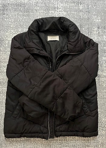 stradivarius siyah şişme mont