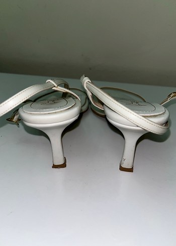 Fabrika Beyaz Topuklu Kadın Sandalet