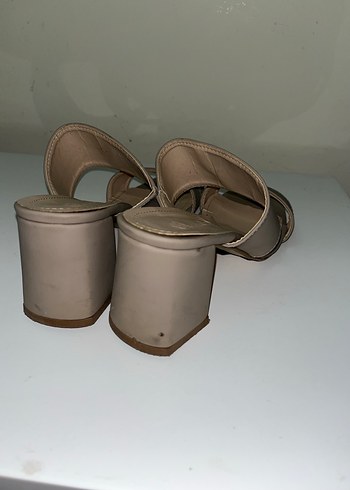 Bambi Bej Minimalist Kadın Topuklu Terlik