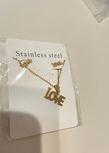 Altın Renkli Love Yazılı Zincir Kolye Küpe Seti