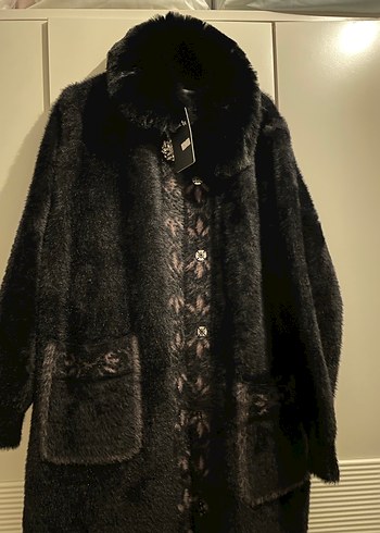 Uzun Siyah Kürklü Kadın Kaban - Görsel 5