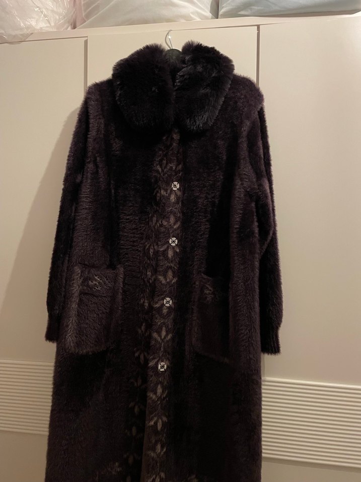 Uzun Siyah Kürklü Kadın Kaban - Görsel 3