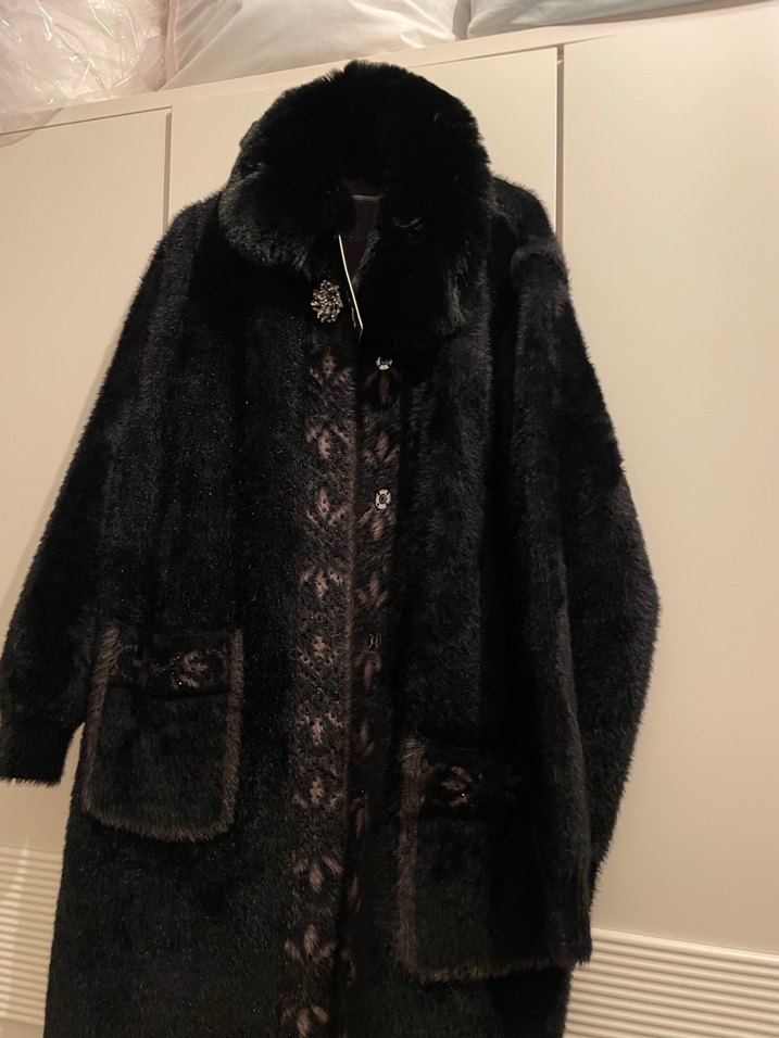Uzun Siyah Kürklü Kadın Kaban - Görsel 2