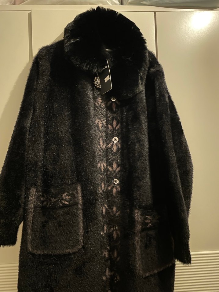 Uzun Siyah Kürklü Kadın Kaban - Görsel 5