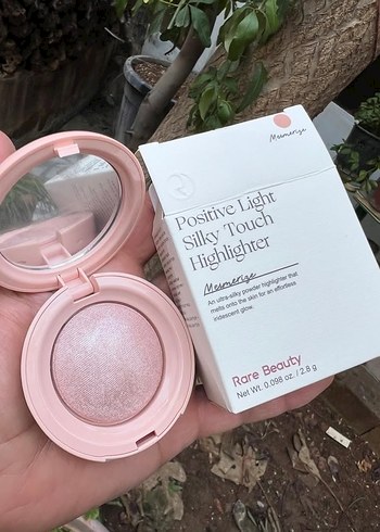 Rare Beauty Pozitif Işık Yumuşak Dokunuş Aydınlatıcı - Görsel 2