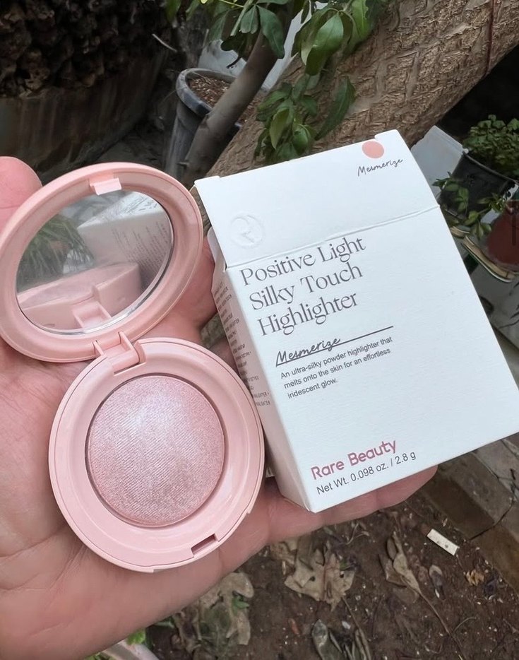 Rare Beauty Pozitif Işık Yumuşak Dokunuş Aydınlatıcı - Görsel 2