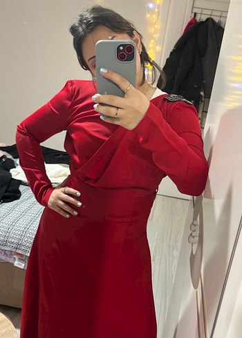 Kırmızı Yaka Uzun Kollu Drapeli Elbise - Görsel 3