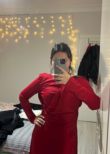 Kırmızı Yaka Uzun Kollu Drapeli Elbise - Görsel 2