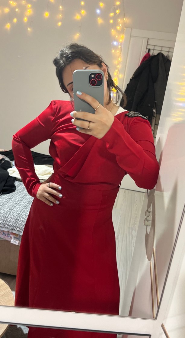 Kırmızı Yaka Uzun Kollu Drapeli Elbise - Görsel 3