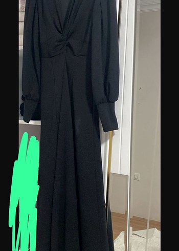 Uzun Kollu Siyah Ofis Elbisesi