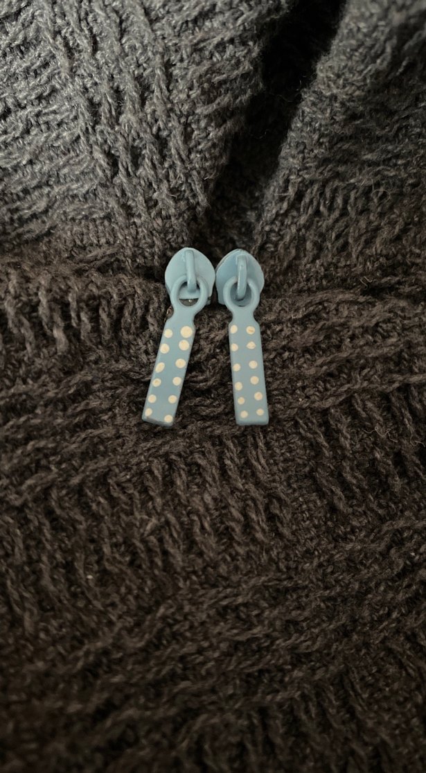 Mavi Noktalı Fermuar Detaylı Küpe - Görsel 2