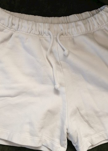 Pull and Bear Beyaz Rahat Mini Şort