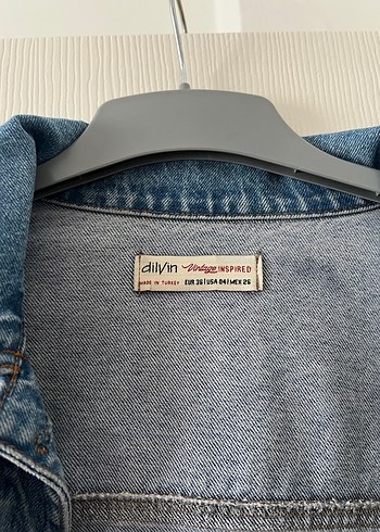 36 Beden Düğmeli Uzun Kollu Mavi Denim Ceket