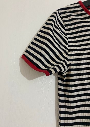 Kısa Kollu Siyah-Beyaz Çizgili Kadın Tişört - Görsel 2