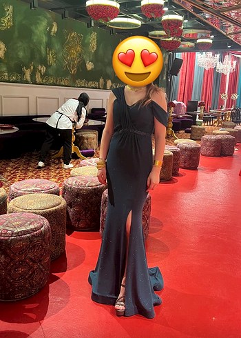 Zümrüt yeşili Uzun Drapeli V Yaka Gece Elbisesi