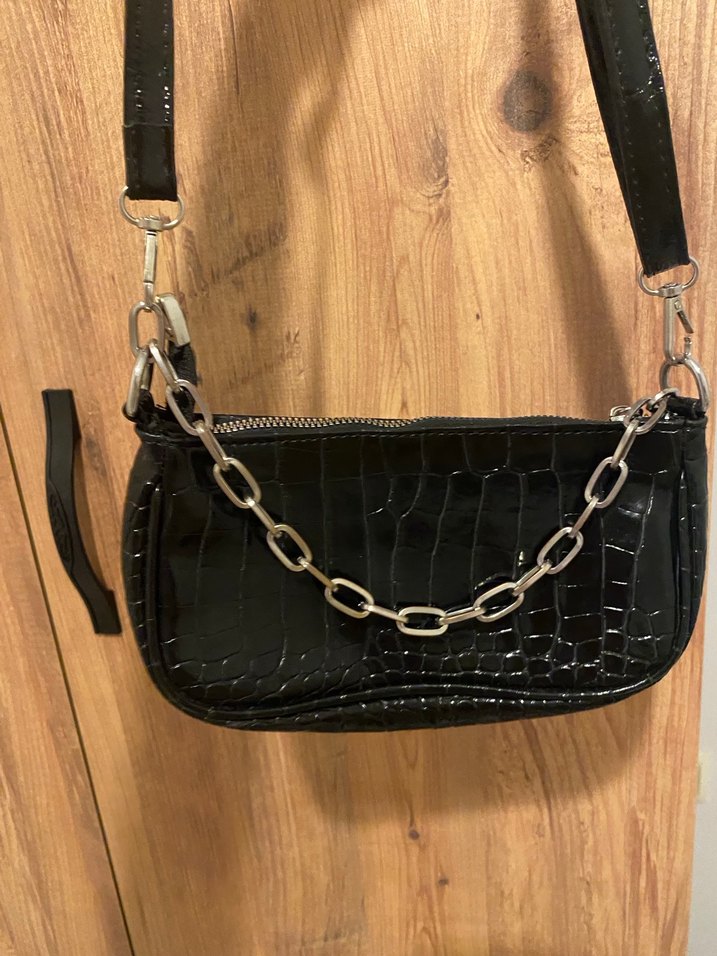 Zincir Detaylı Siyah Yılan Desenli Deri Çanta - Görsel 2